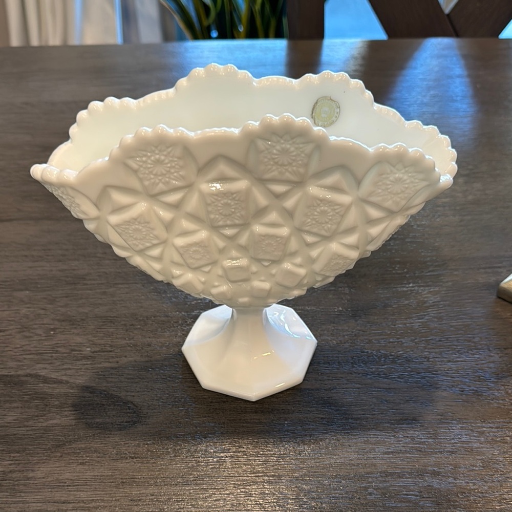 Vintage Westmoreland White Milk Glass Old Quilt Napkin Holder Fan Vase